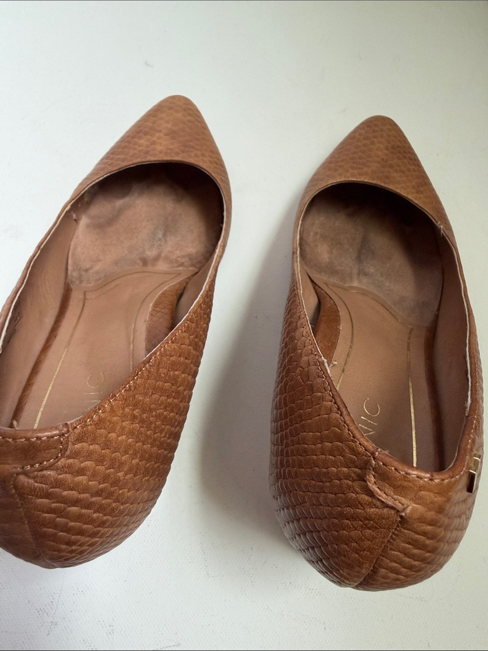 Vionic Tan Textured Pointed-Toe Pumps | 8.5 - Picture 7 of 9